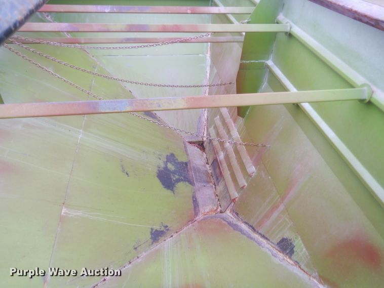 image for item GN9448 Parker 650 grain cart