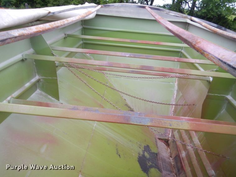 image for item GN9448 Parker 650 grain cart