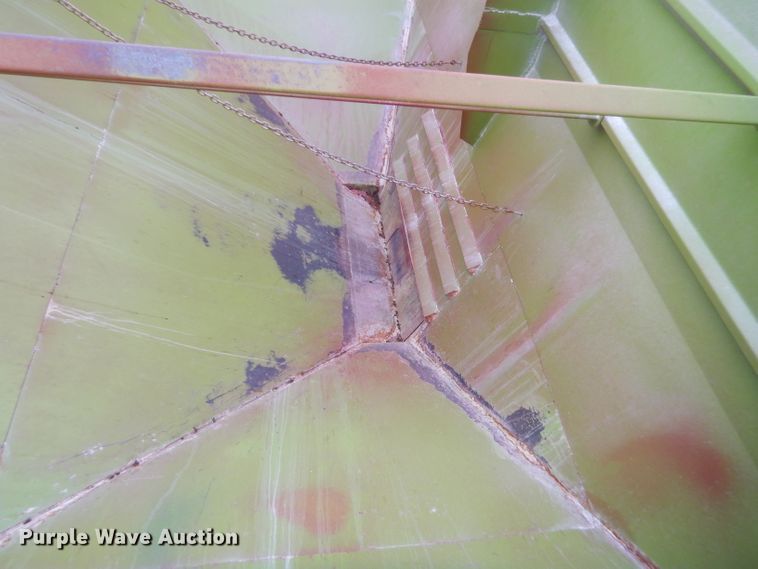 image for item GN9448 Parker 650 grain cart