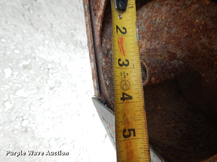 image for item GN9448 Parker 650 grain cart