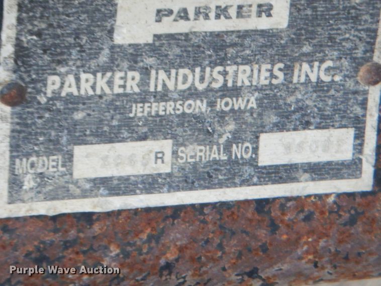 image for item GN9448 Parker 650 grain cart