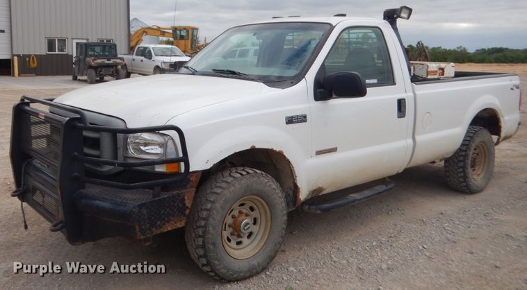 image for item GN9451 2003 Ford F250 Super Duty  pickup truck