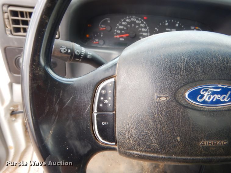 image for item GN9451 2003 Ford F250 Super Duty  pickup truck