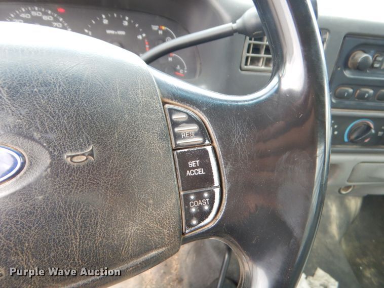 image for item GN9451 2003 Ford F250 Super Duty  pickup truck