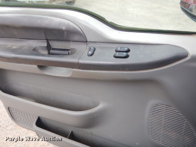 image for item GN9451 2003 Ford F250 Super Duty  pickup truck