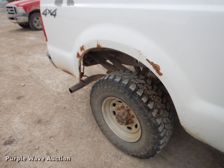 image for item GN9451 2003 Ford F250 Super Duty  pickup truck