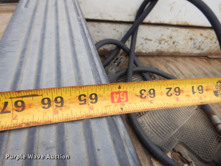 image for item GN9451 2003 Ford F250 Super Duty  pickup truck