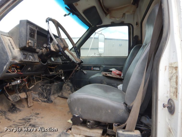 image for item GN9453 1998 Chevrolet C7500  service truck