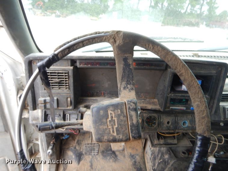 image for item GN9453 1998 Chevrolet C7500  service truck