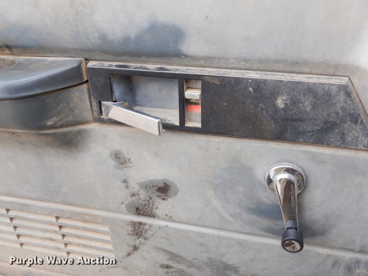 image for item GN9453 1998 Chevrolet C7500  service truck