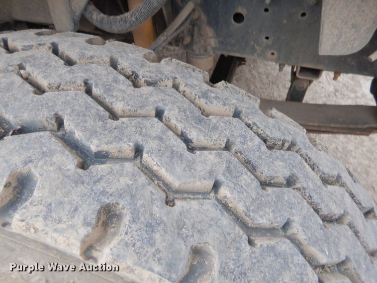 image for item GN9453 1998 Chevrolet C7500  service truck