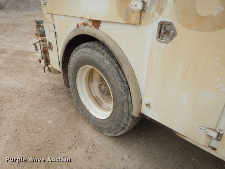 image for item GN9453 1998 Chevrolet C7500  service truck