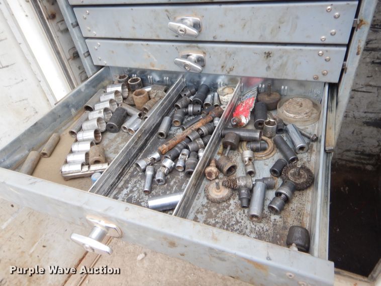 image for item GN9453 1998 Chevrolet C7500  service truck