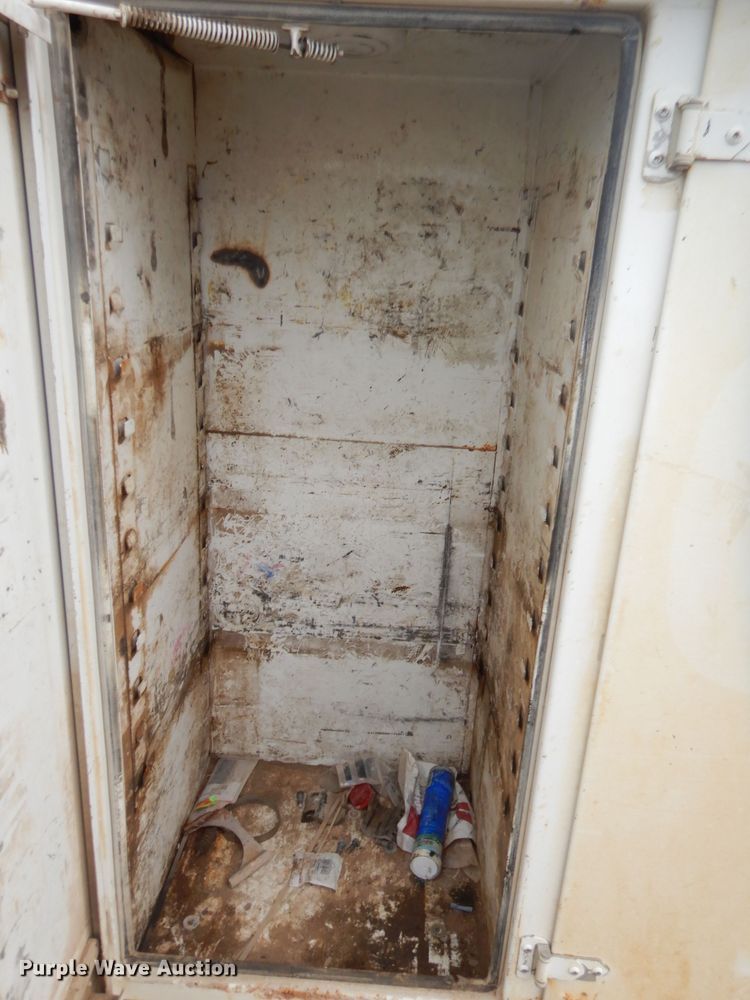 image for item GN9453 1998 Chevrolet C7500  service truck