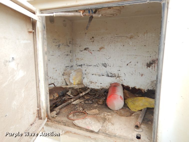 image for item GN9453 1998 Chevrolet C7500  service truck