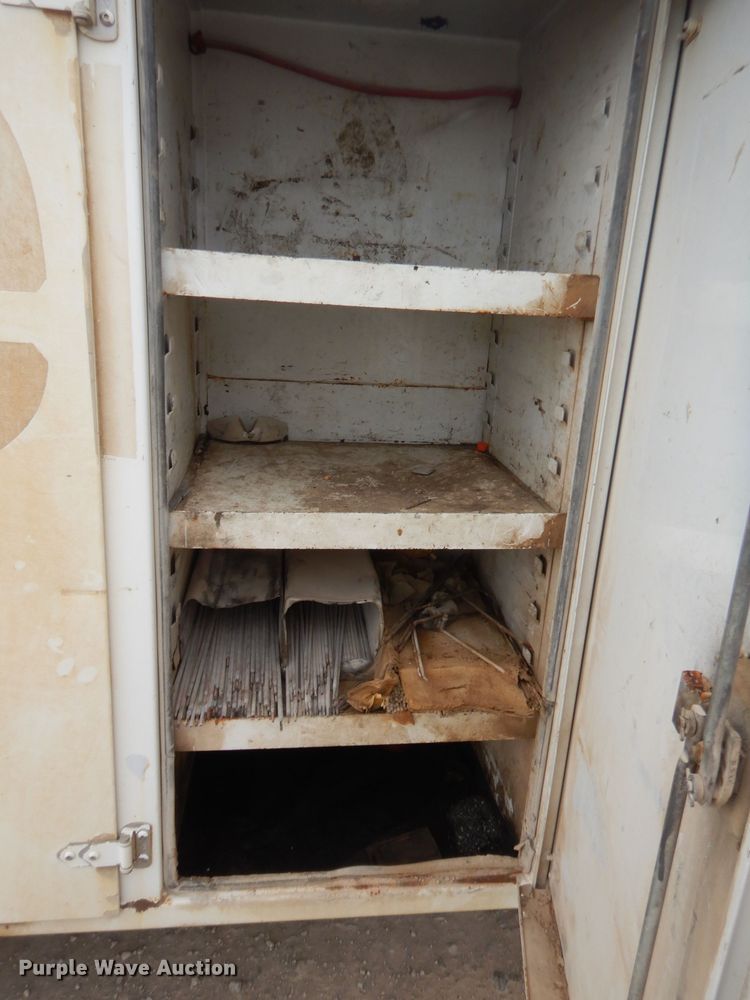 image for item GN9453 1998 Chevrolet C7500  service truck