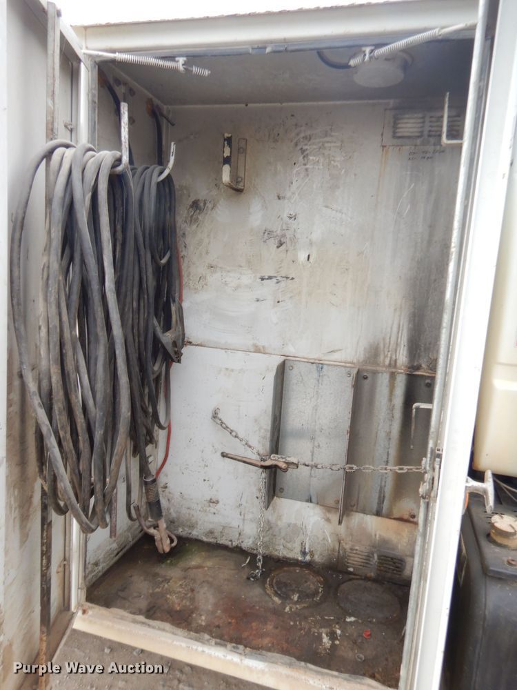 image for item GN9453 1998 Chevrolet C7500  service truck