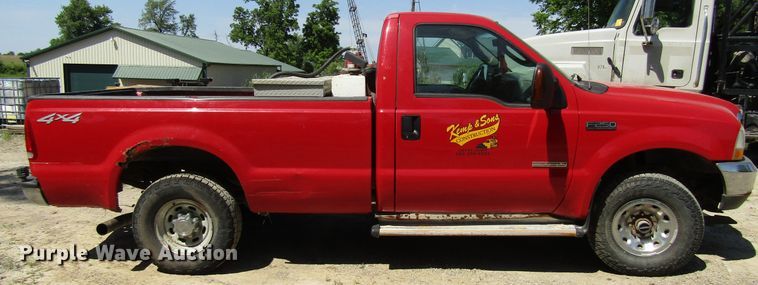 image for item GQ9024 2004 Ford F250 Super Duty  pickup truck