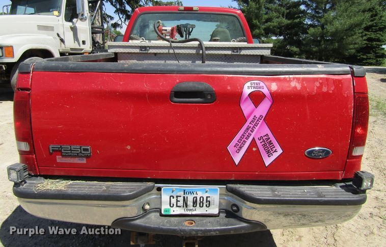 image for item GQ9024 2004 Ford F250 Super Duty  pickup truck