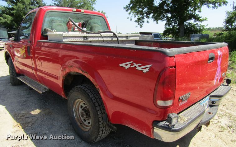 image for item GQ9024 2004 Ford F250 Super Duty  pickup truck