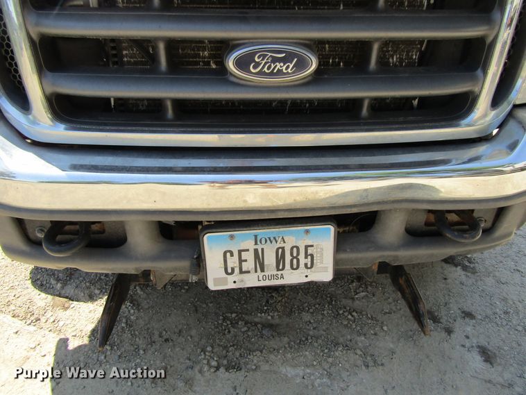 image for item GQ9024 2004 Ford F250 Super Duty  pickup truck