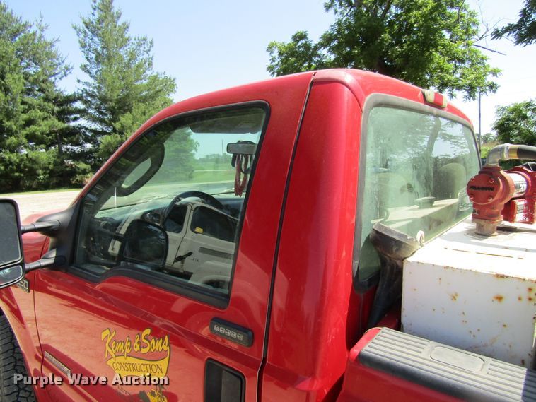 image for item GQ9024 2004 Ford F250 Super Duty  pickup truck