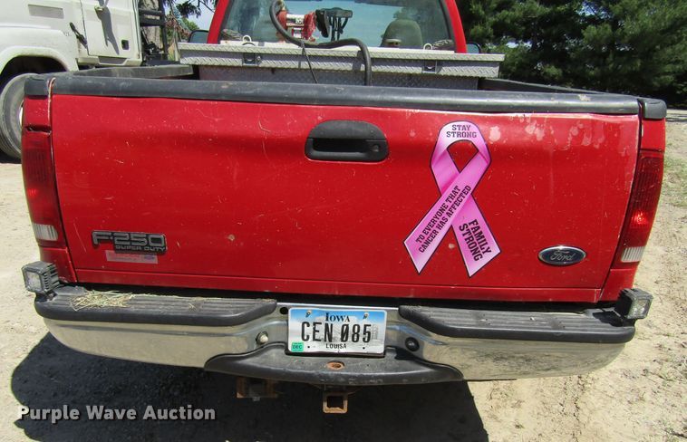 image for item GQ9024 2004 Ford F250 Super Duty  pickup truck