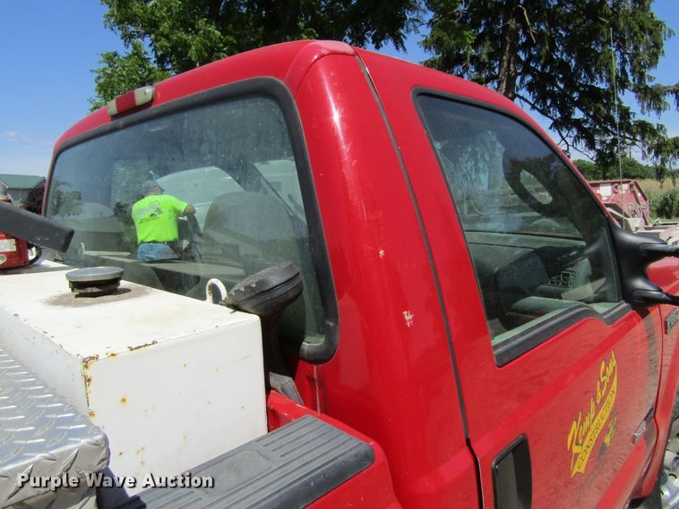 image for item GQ9024 2004 Ford F250 Super Duty  pickup truck