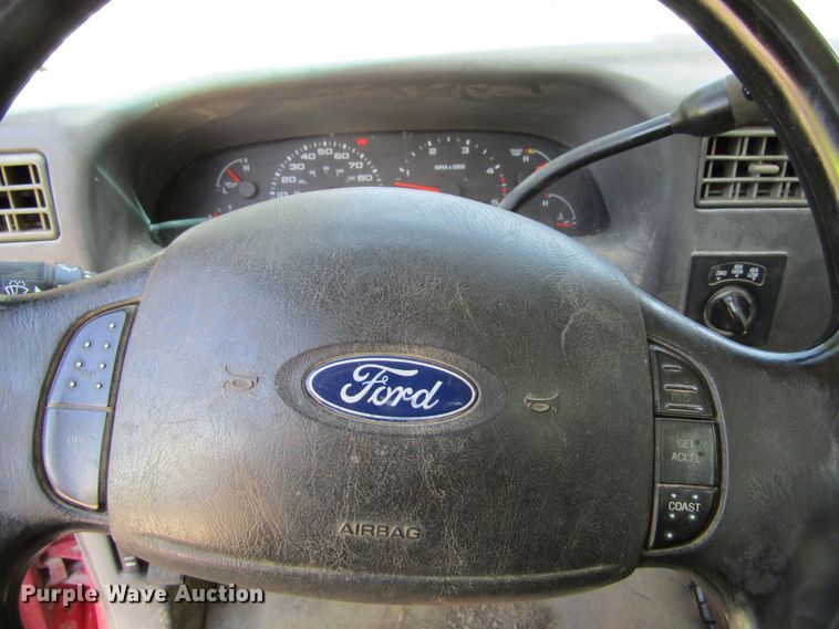 image for item GQ9024 2004 Ford F250 Super Duty  pickup truck