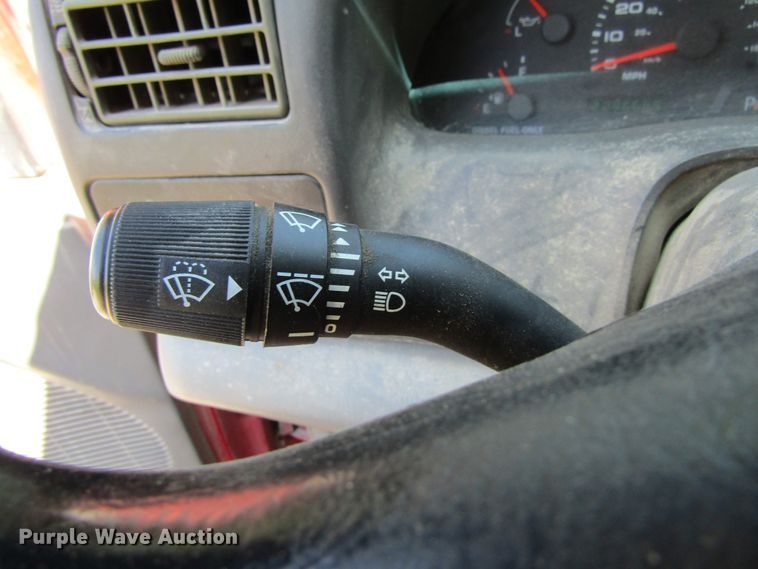 image for item GQ9024 2004 Ford F250 Super Duty  pickup truck