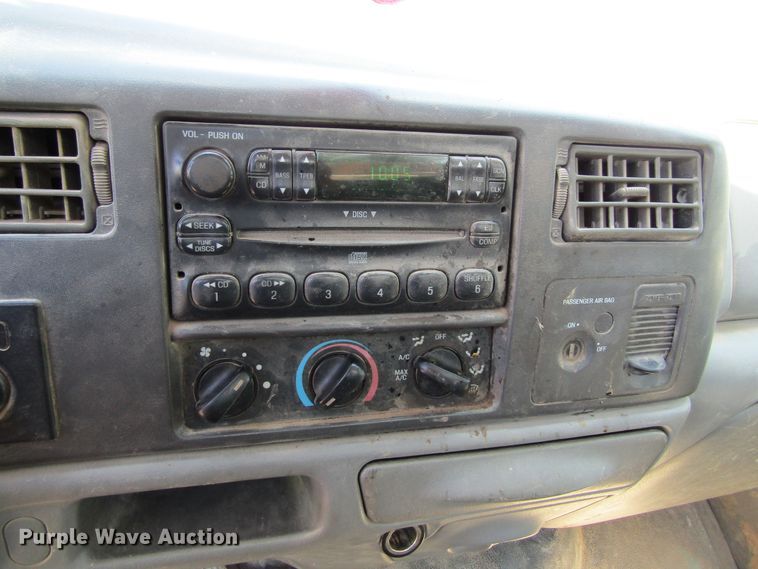 image for item GQ9024 2004 Ford F250 Super Duty  pickup truck