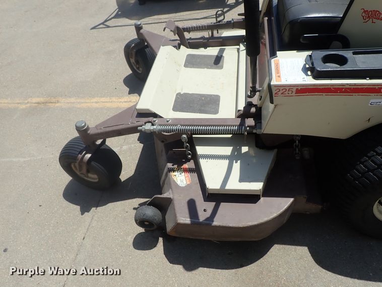image for item GR9215 Grasshopper 225 ZTR lawn mower