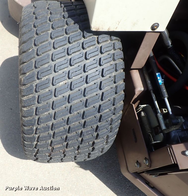 image for item GR9215 Grasshopper 225 ZTR lawn mower