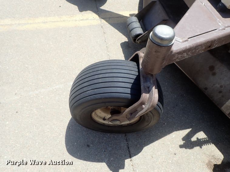 image for item GR9215 Grasshopper 225 ZTR lawn mower