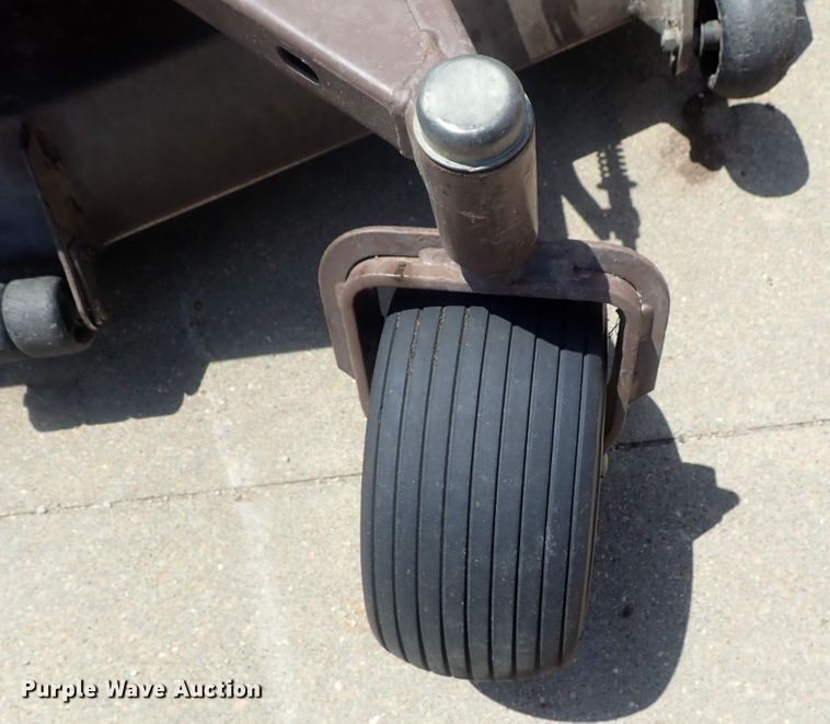 image for item GR9215 Grasshopper 225 ZTR lawn mower