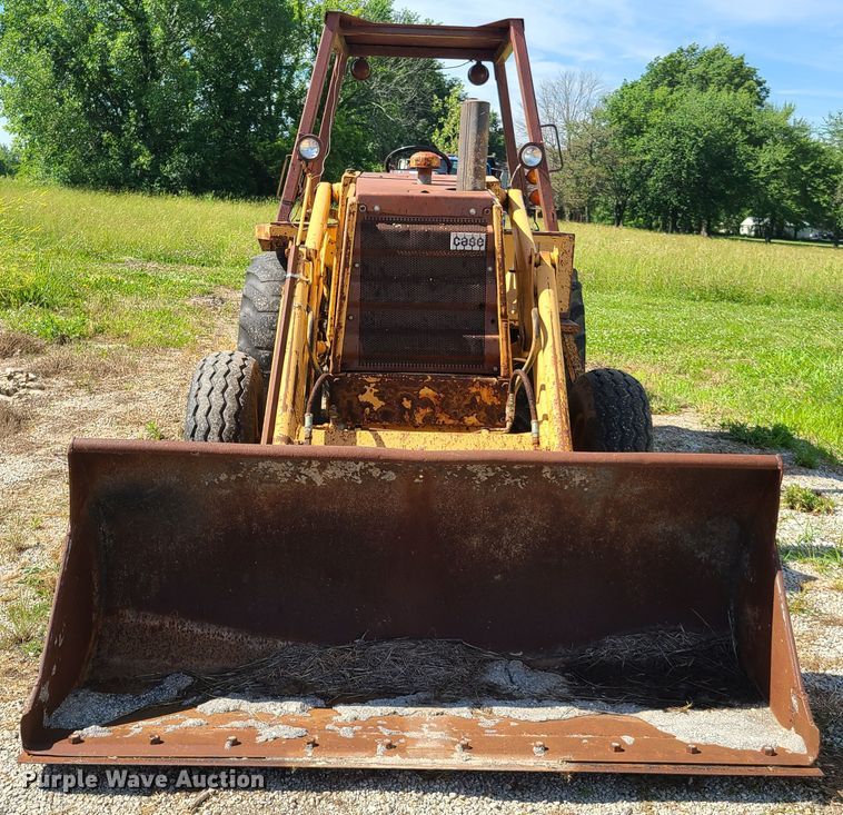 image for item GT9051 1984 Case 480LL  landscape tractor