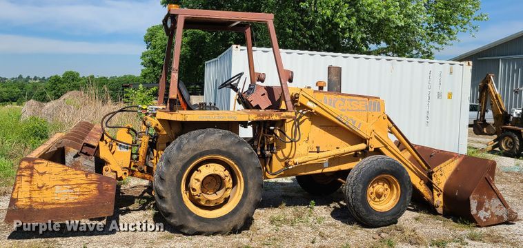 image for item GT9051 1984 Case 480LL  landscape tractor