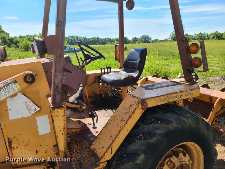 image for item GT9051 1984 Case 480LL  landscape tractor