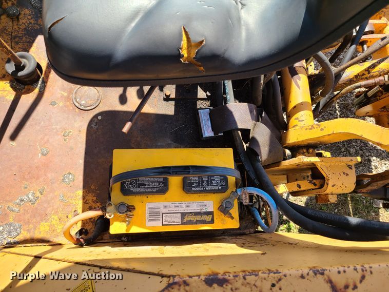 image for item GT9051 1984 Case 480LL  landscape tractor