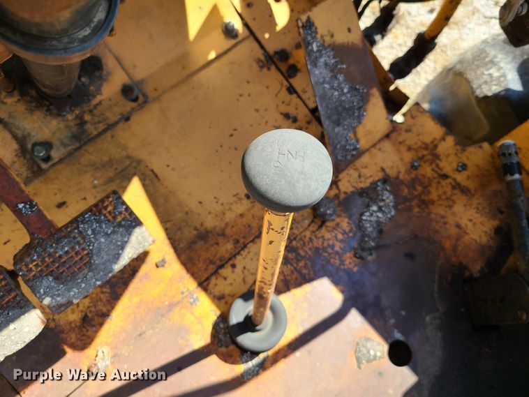 image for item GT9051 1984 Case 480LL  landscape tractor