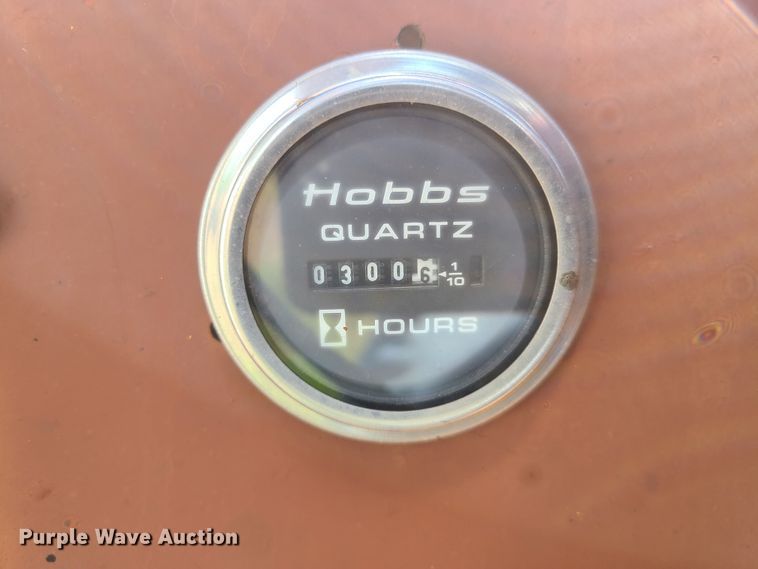 image for item GT9051 1984 Case 480LL  landscape tractor