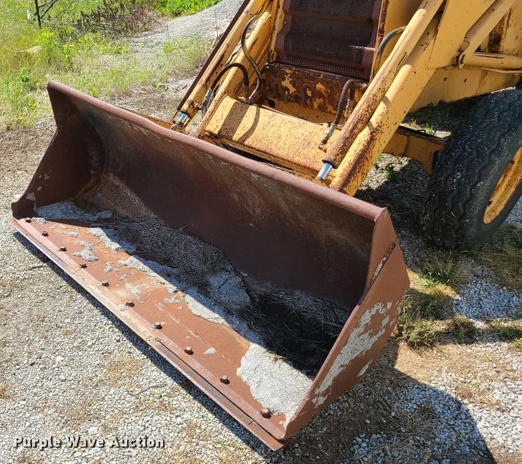 image for item GT9051 1984 Case 480LL  landscape tractor