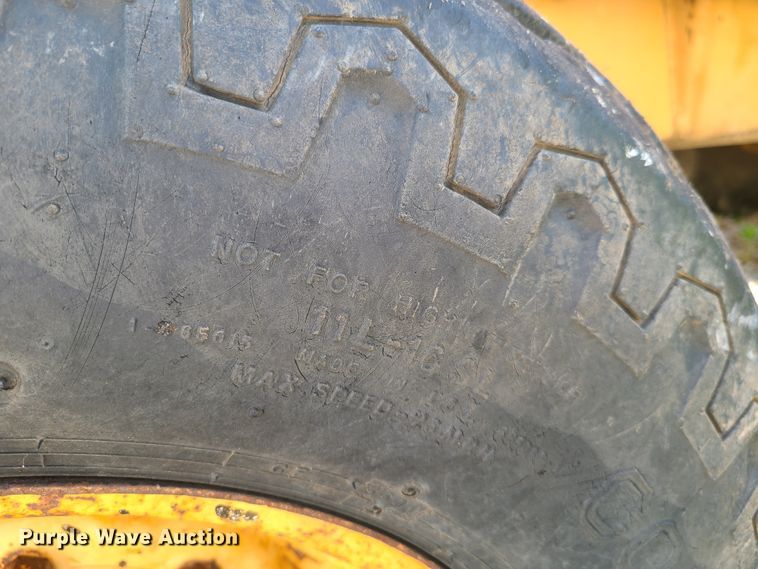 image for item GT9051 1984 Case 480LL  landscape tractor