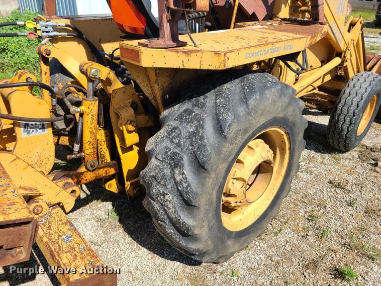 image for item GT9051 1984 Case 480LL  landscape tractor