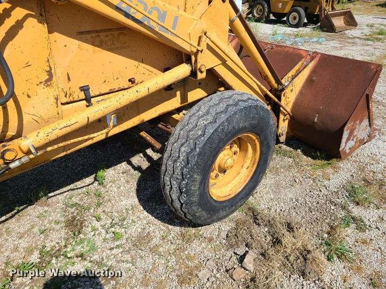 image for item GT9051 1984 Case 480LL  landscape tractor