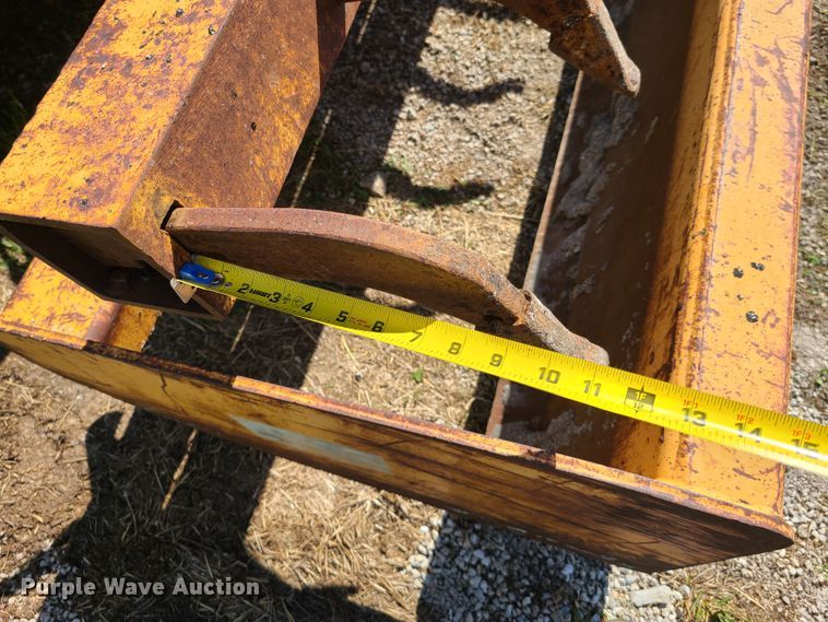 image for item GT9051 1984 Case 480LL  landscape tractor