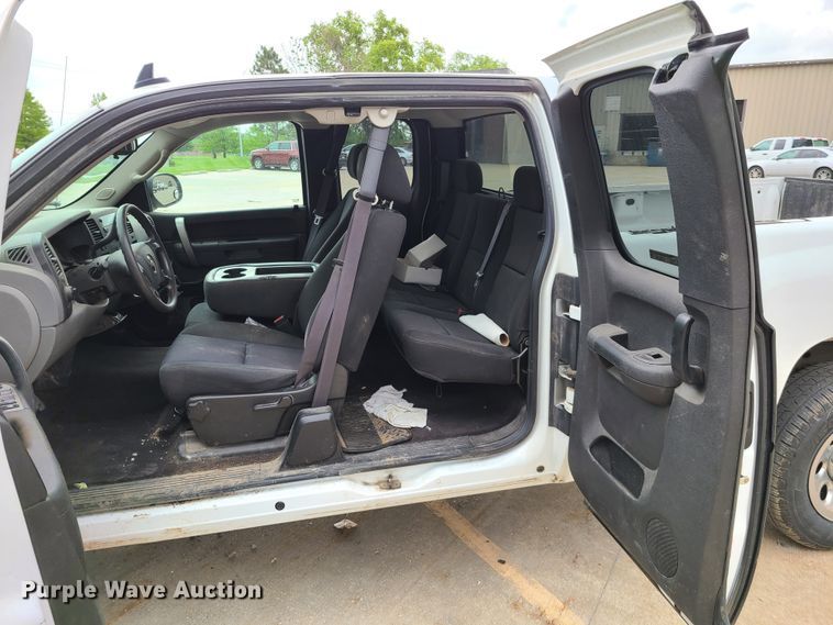 image for item GT9076 2011 Chevrolet Silverado 1500  Ext. Cab pickup truck