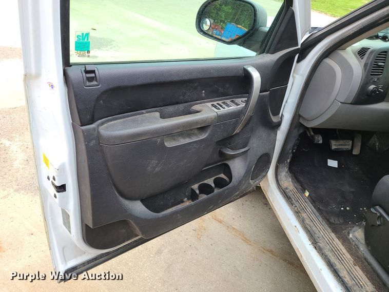 image for item GT9076 2011 Chevrolet Silverado 1500  Ext. Cab pickup truck