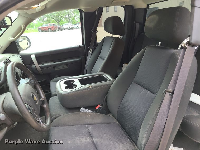 image for item GT9076 2011 Chevrolet Silverado 1500  Ext. Cab pickup truck