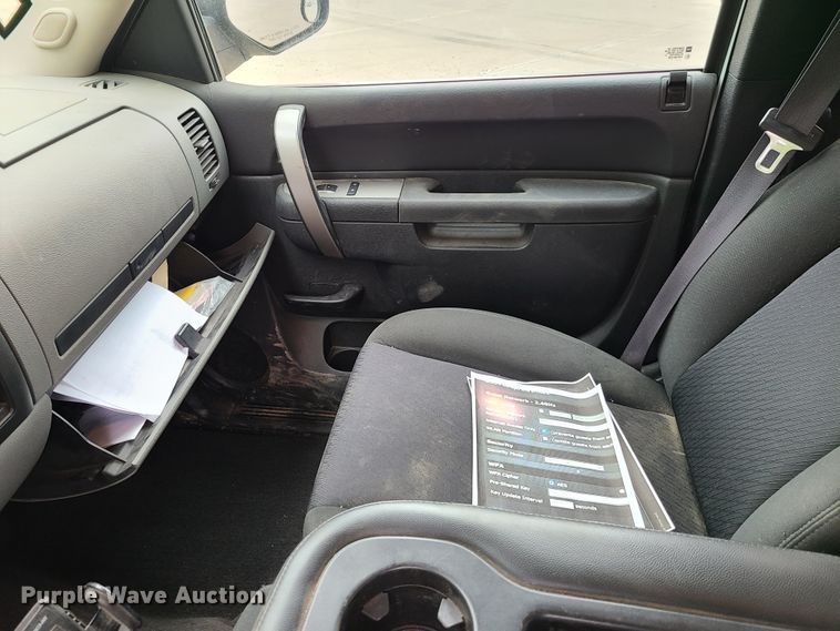 image for item GT9076 2011 Chevrolet Silverado 1500  Ext. Cab pickup truck